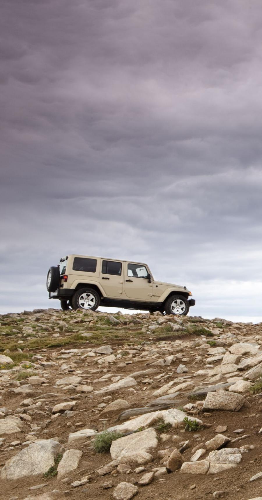  Jeep Wrangler Sahara Unlimited 2011 года  (фото 17 из 19)